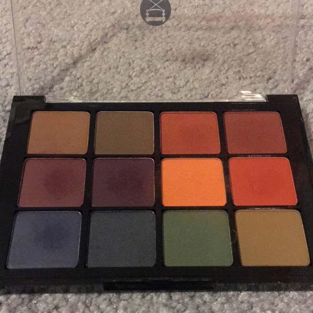 VISEART Eyeshadow Palette: Dark Mattes